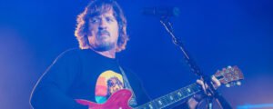 “Worstelende countryzanger”: de tijd dat Sturgill Simpson met zijn Grammy buiten de CMA Awards stond