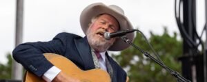 “Er ontbrak iets”: Robert Earl Keen houdt de weg gaande nadat hij publiekelijk met pensioen ging